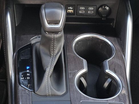 Used 2024 Toyota Highlander Limited FWD image 14