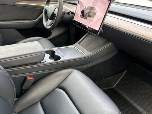 Used 2024 Tesla Model Y Long Range image 17