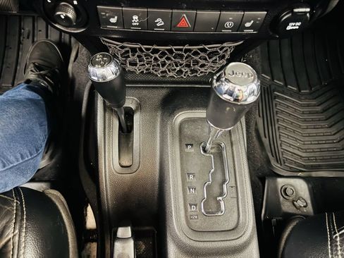 Used 2015 Jeep Wrangler Unlimited Rubicon w/ Dual Top Group AWD/4WD image 16