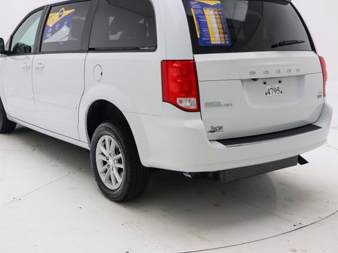 Used 2016 Dodge Grand Caravan SXT w/ UConnect Hands-Free Group image 11