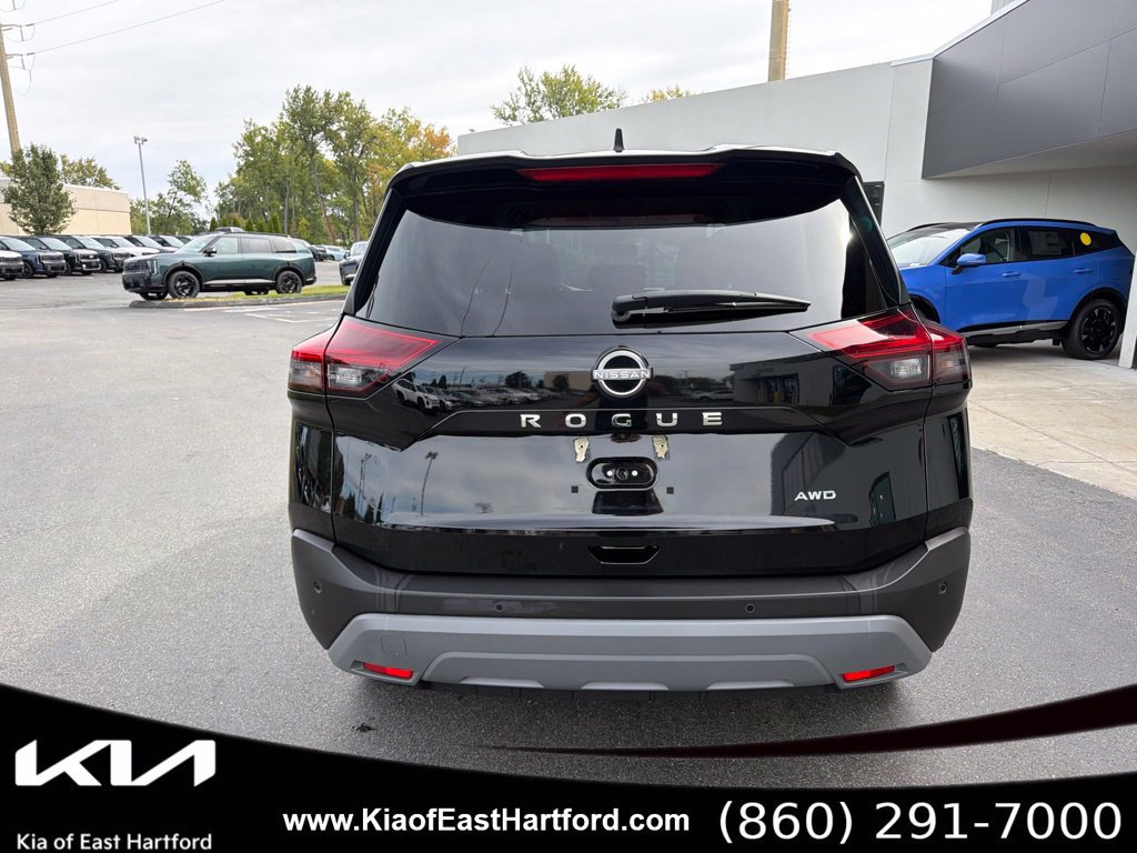 Used 2023 Nissan Rogue S AWD/4WD image 9