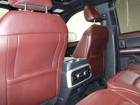 Used 2024 Ford Expedition Limited image 21