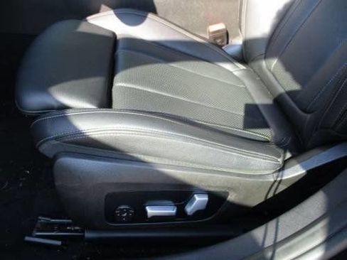 Used 2024 BMW 330i Sedan w/ Convenience Package image 9