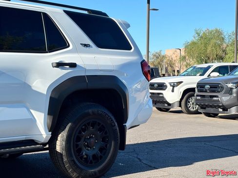 Certified 2025 Toyota 4Runner TRD Off-Road Premium AWD/4WD image 11
