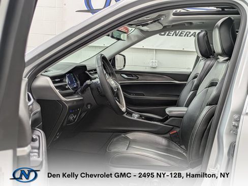 Used 2023 Jeep Grand Cherokee 4WD 4xe w/ Luxury Tech Group II image 3