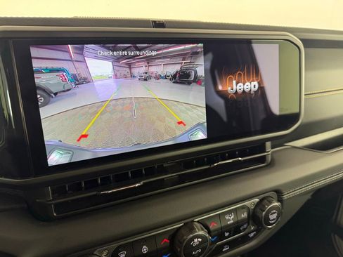 Used 2025 Jeep Gladiator Sport AWD/4WD image 28
