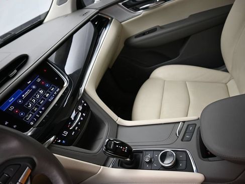 Used 2021 Cadillac XT6 Premium Luxury FWD image 19