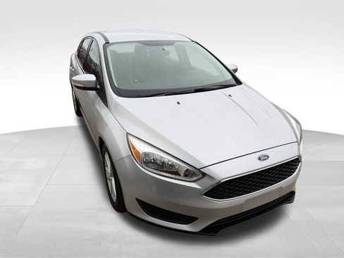 Used 2015 Ford Focus SE image 2