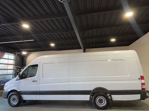 Used 2014 Mercedes-Benz Sprinter 2500 image 5