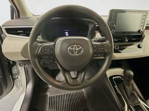 Used 2022 Toyota Corolla LE image 11