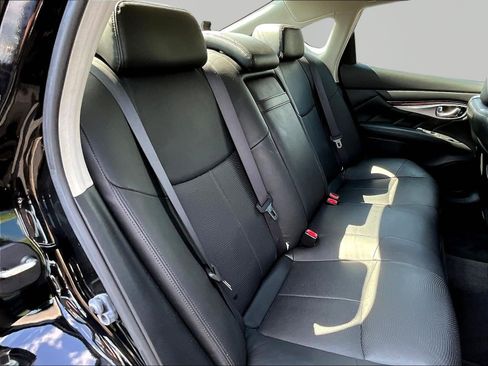 Used 2017 INFINITI Q70 3.7 AWD/4WD image 23