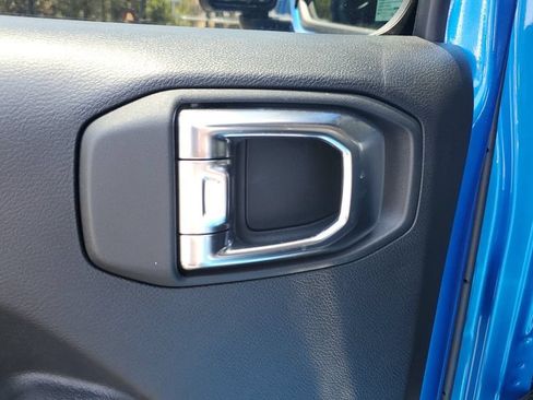 Used 2025 Jeep Wrangler Unlimited Sport AWD/4WD image 16