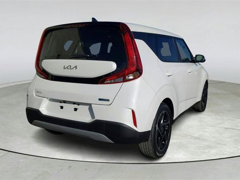 Used 2023 Kia Soul EX image 6
