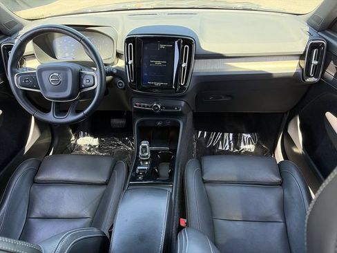 Used 2019 Volvo XC40 T4 Inscription FWD image 16