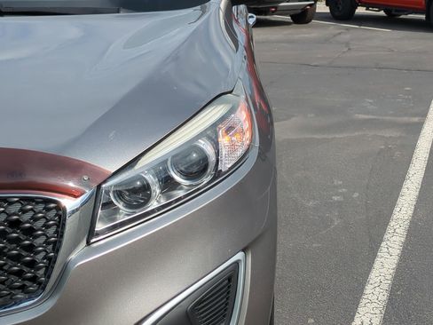 Used 2018 Kia Sorento LX image 12