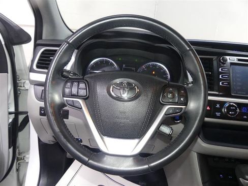 Used 2019 Toyota Highlander XLE image 34