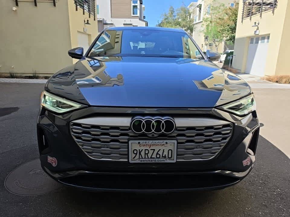 Used 2024 Audi Q8 e-tron Premium Plus AWD/4WD image 2