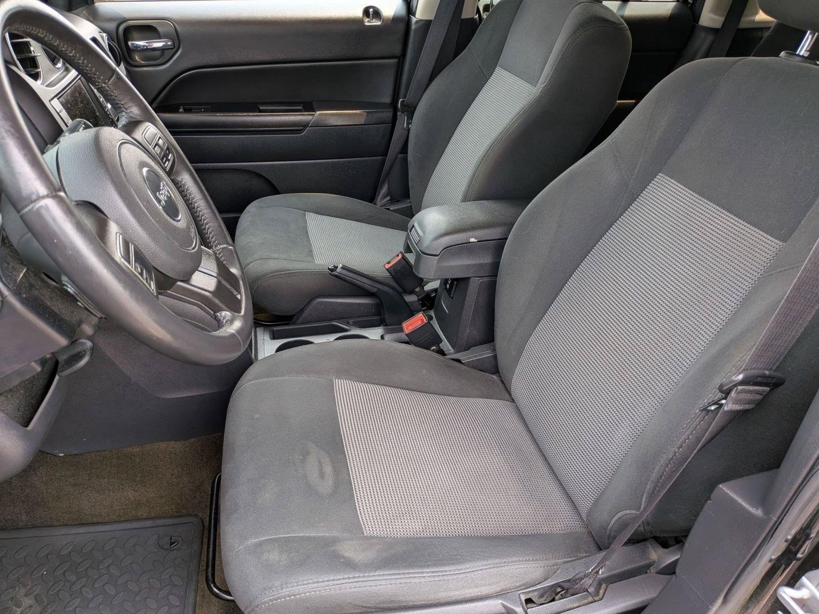 Used 2017 Jeep Patriot Latitude AWD/4WD image 11