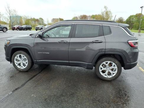 Used 2024 Jeep Compass Latitude AWD/4WD image 8