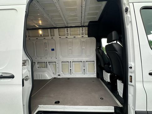 Used 2022 Mercedes-Benz Sprinter 1500 image 23