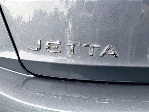 Used 2022 Volkswagen Jetta SE w/ Panoramic Sunroof Package FWD image 10