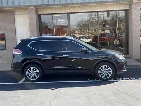 Used 2015 Nissan Rogue SL w/ SL Premium Package image 2