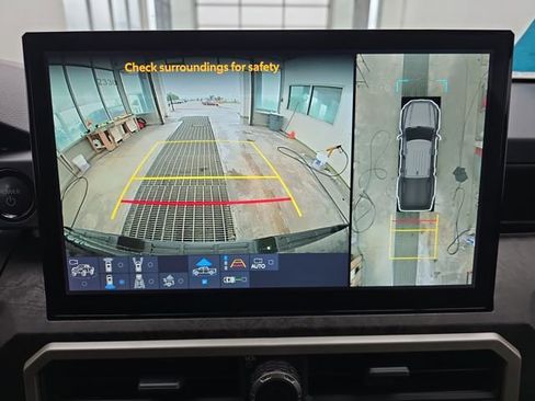 Used 2025 Toyota Tacoma Limited image 20