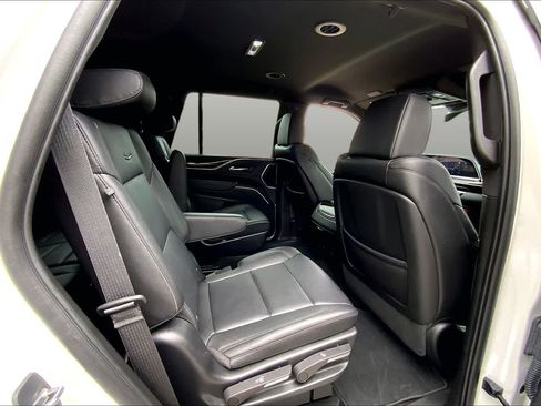 Used 2023 Cadillac Escalade Luxury AWD/4WD image 19