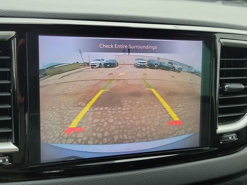 Used 2023 Chrysler Pacifica Touring-L FWD image 24
