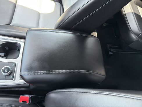 Used 2022 Ford Explorer XLT w/ Equipment Group 202A image 27