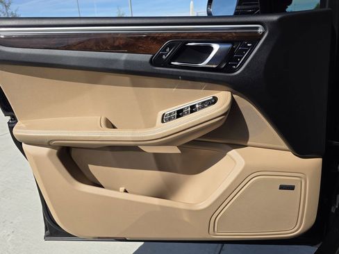 Used 2022 Porsche Macan S image 25