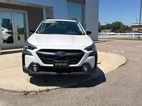 Used 2025 Subaru Outback Premium AWD/4WD image 2