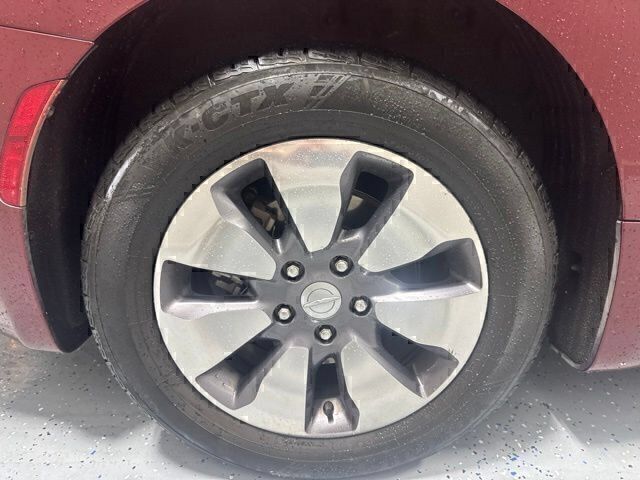 Used 2018 Chrysler Pacifica Limited w/ Advanced Safetytec Group FWD image 6