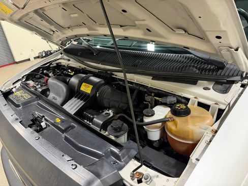Used 2014 Ford E-250 and Econoline 250 Extended w/ Power Group RWD image 55