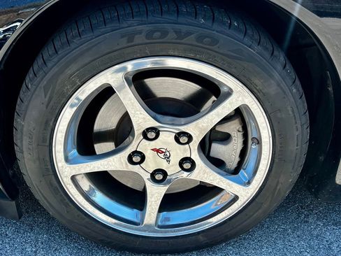 Used 2004 Chevrolet Corvette Convertible w/ Preferred Equipment Group RWD image 9