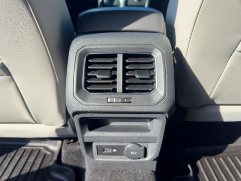 Used 2018 Volkswagen Tiguan SEL AWD/4WD image 24