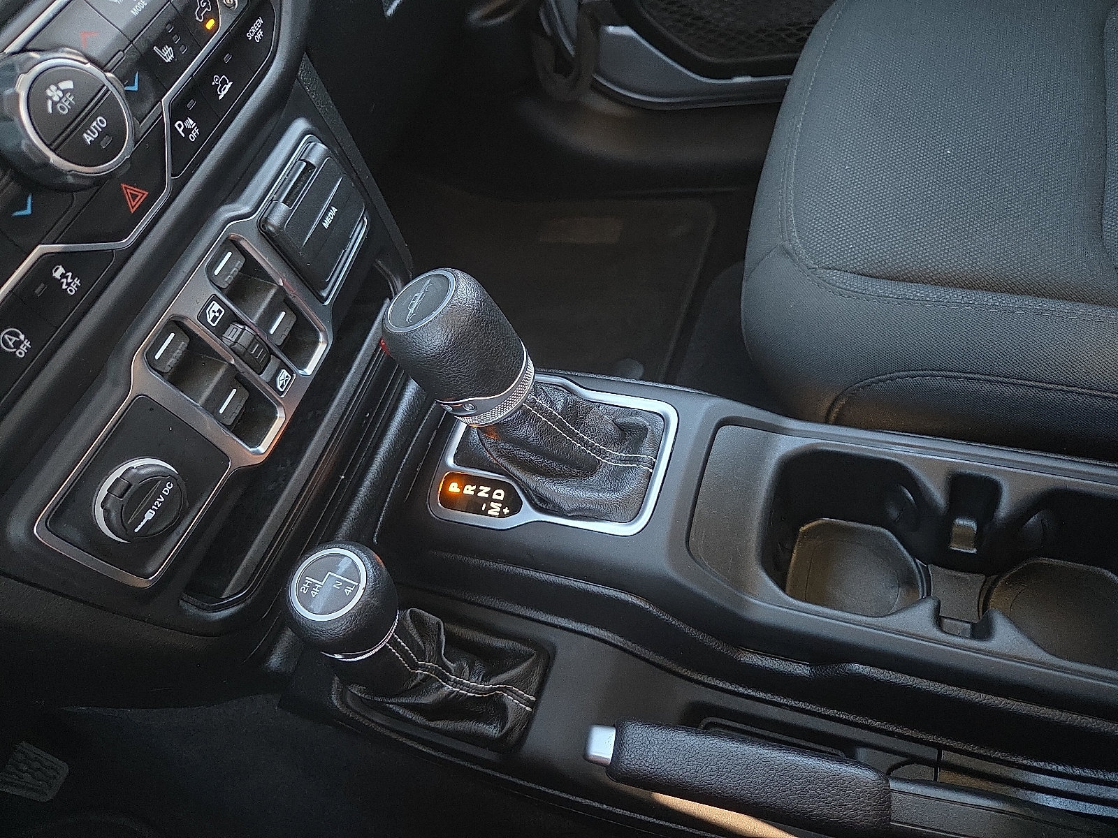Used 2020 Jeep Gladiator Overland AWD/4WD image 25