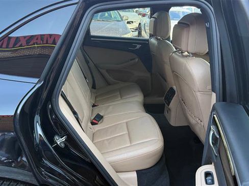 Used 2020 Porsche Macan w/ Premium Package Plus image 13
