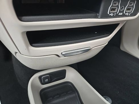 Used 2023 Chrysler Pacifica Touring-L FWD image 59