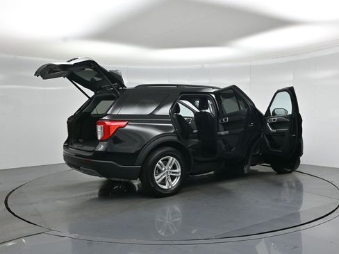 Certified 2023 Ford Explorer XLT w/ Equipment Group 202A RWD image 5