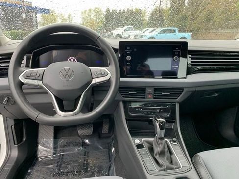 Used 2025 Volkswagen Jetta SE w/ Sunroof Package FWD image 13
