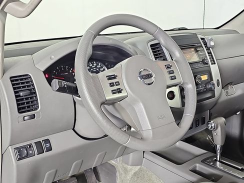 Used 2013 Nissan Frontier SV w/ SV Value Truck Pkg RWD image 13