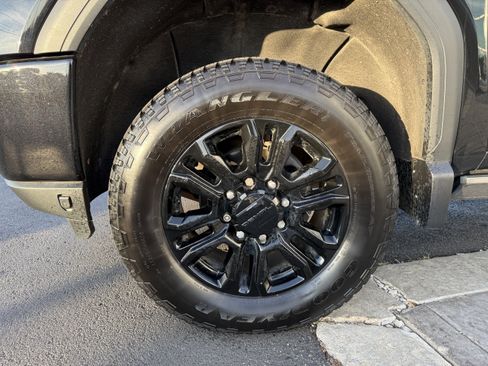 Used 2021 GMC Sierra 2500 Denali w/ Denali Black Diamond Edition image 32