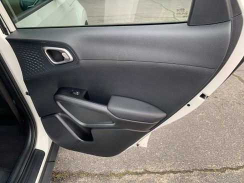 Used 2021 Kia Soul S image 16