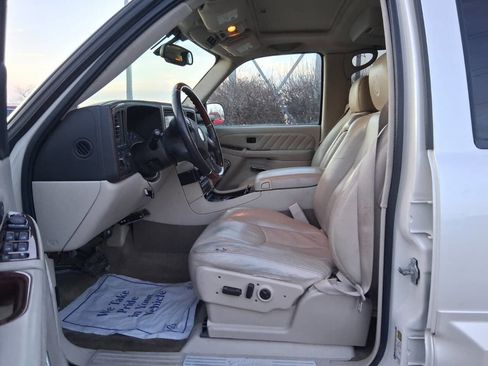 Used 2005 Cadillac Escalade ESV Platinum image 10