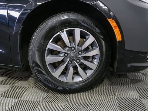 Used 2023 Chrysler Pacifica Limited image 15