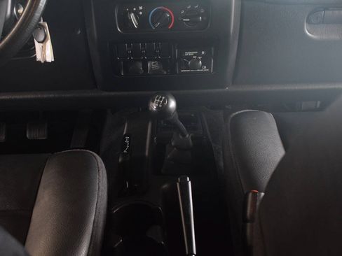 Used 2004 Jeep Wrangler SE AWD/4WD image 32