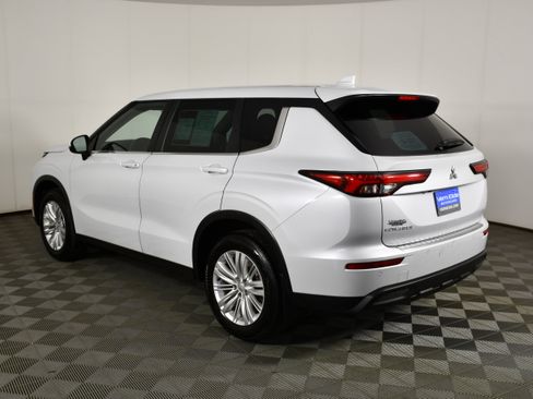 Used 2023 Mitsubishi Outlander ES AWD/4WD image 7
