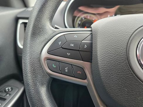 Used 2019 Jeep Cherokee Latitude w/ Popular Appearance Group FWD image 19