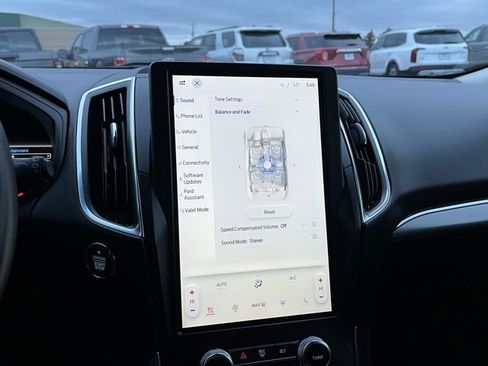 Used 2024 Ford Edge Titanium image 40